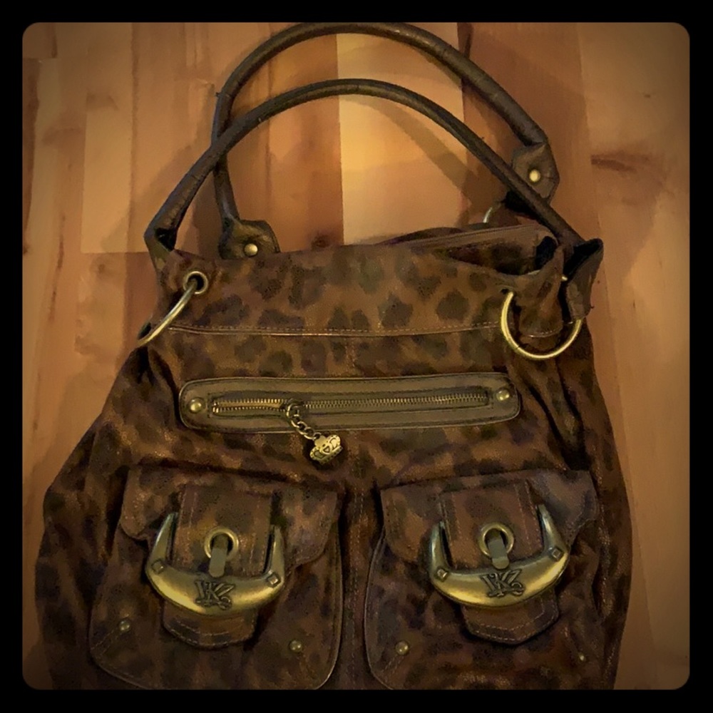 A cheetah print purse